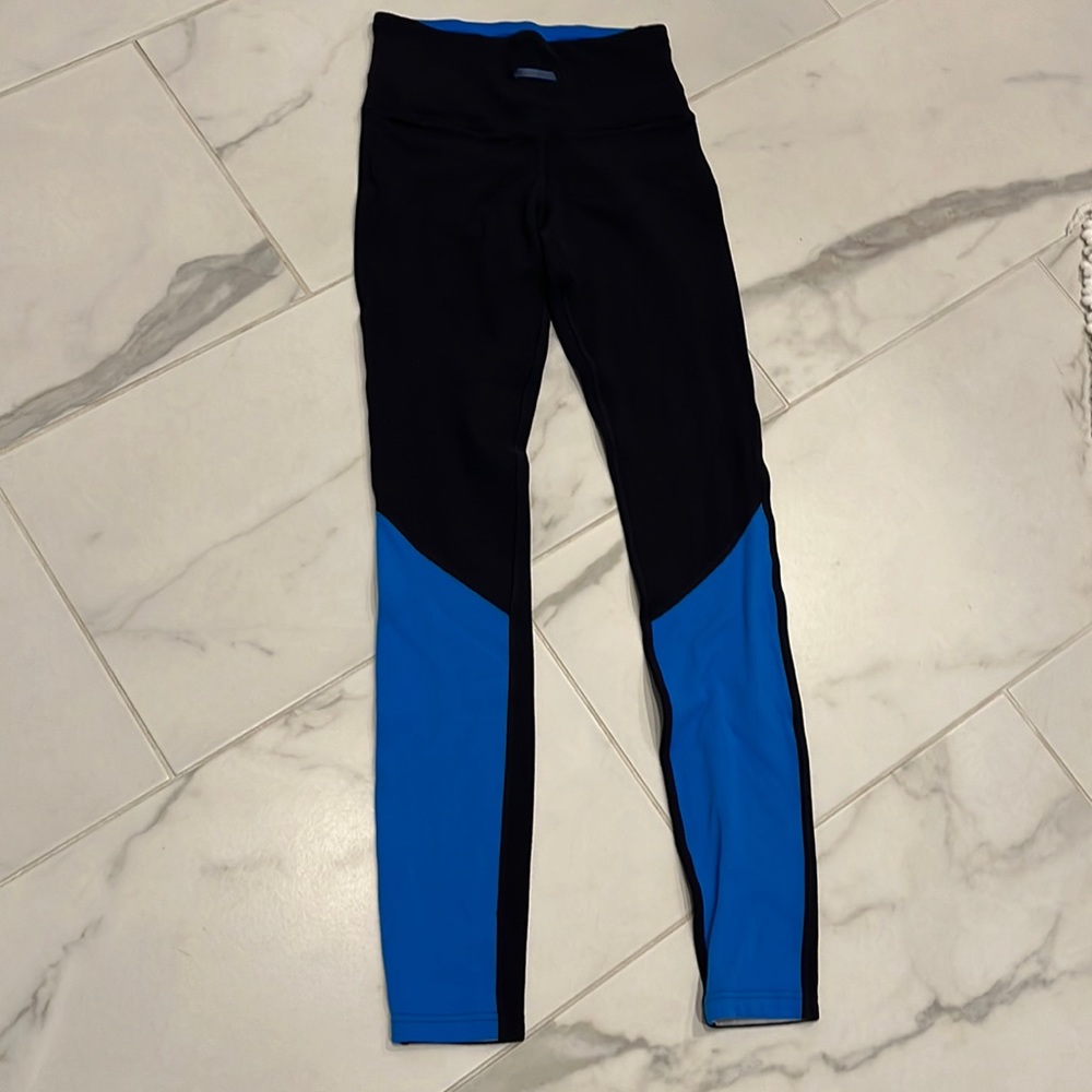 Lululemon size 4 fleece running leggings.